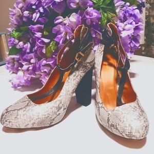 Womens shoes heels animal print brand new size 11